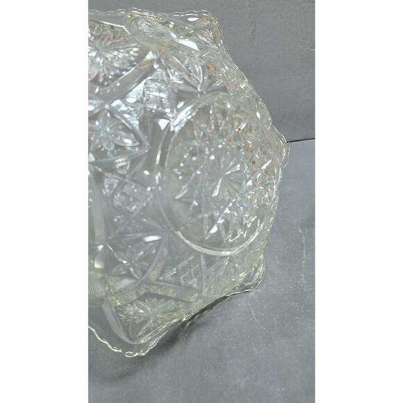 Clear Pressed Glass Serving Bowl Scalloped Edge Starburst Pattern Decor - Picture 5 of 6